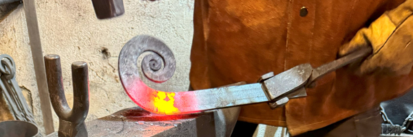 Kovácsműhely - Blackartist - egyedi kovácsoltvas termékek